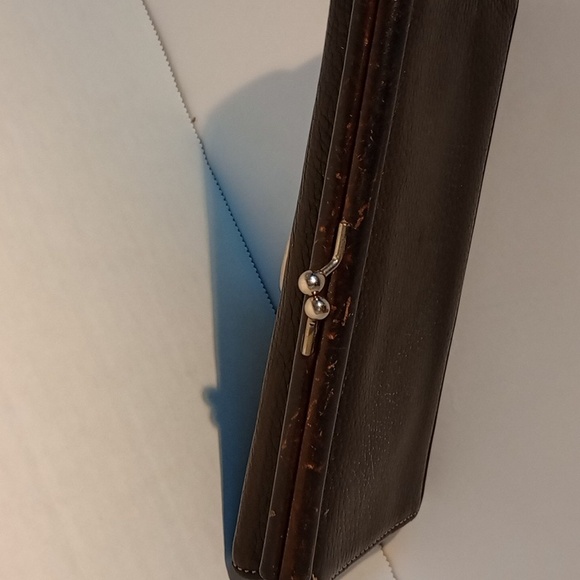 Dooney and Bourke leather women’s wallet. - Picture 9 of 9